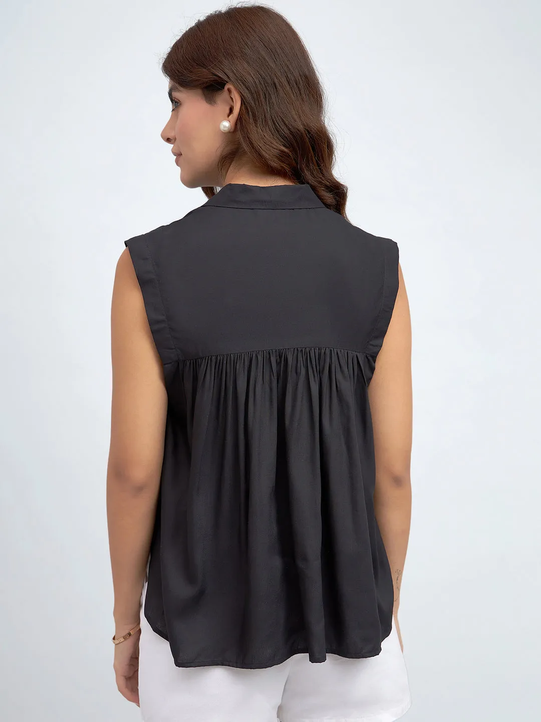 DL Woman Shirt Collar Regular Fit Solid Black Sleeveless Shirt