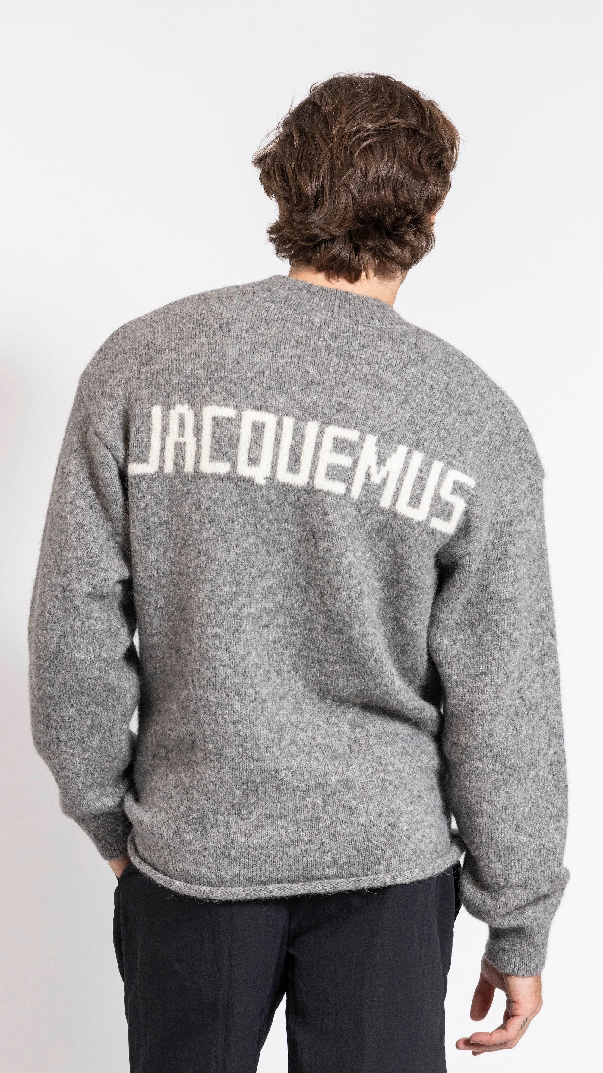 JACQUEMUS GRAY "LE PULL JACQUEMUS" SWEATER