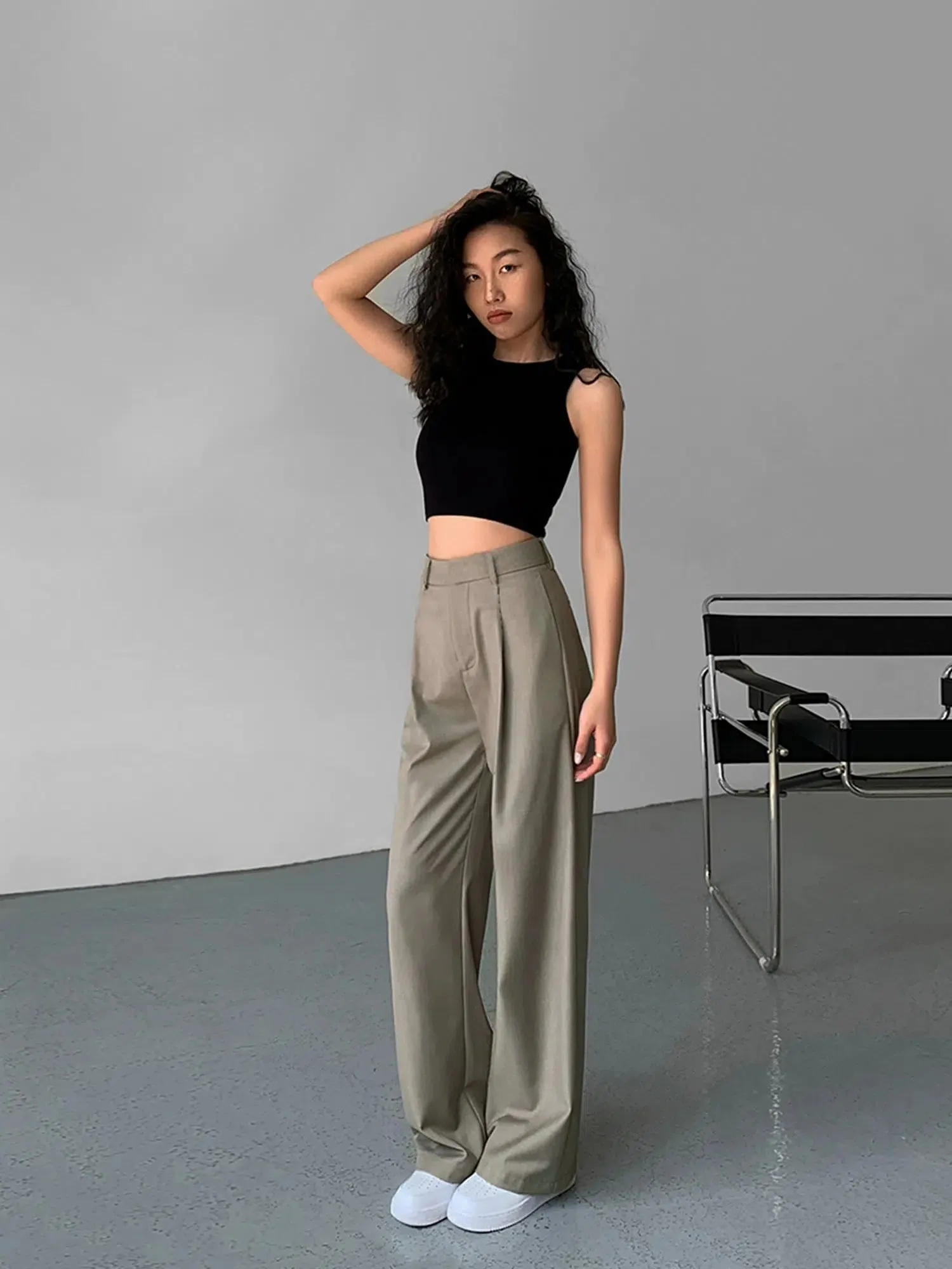 Relaxed Fit Pleated Pants