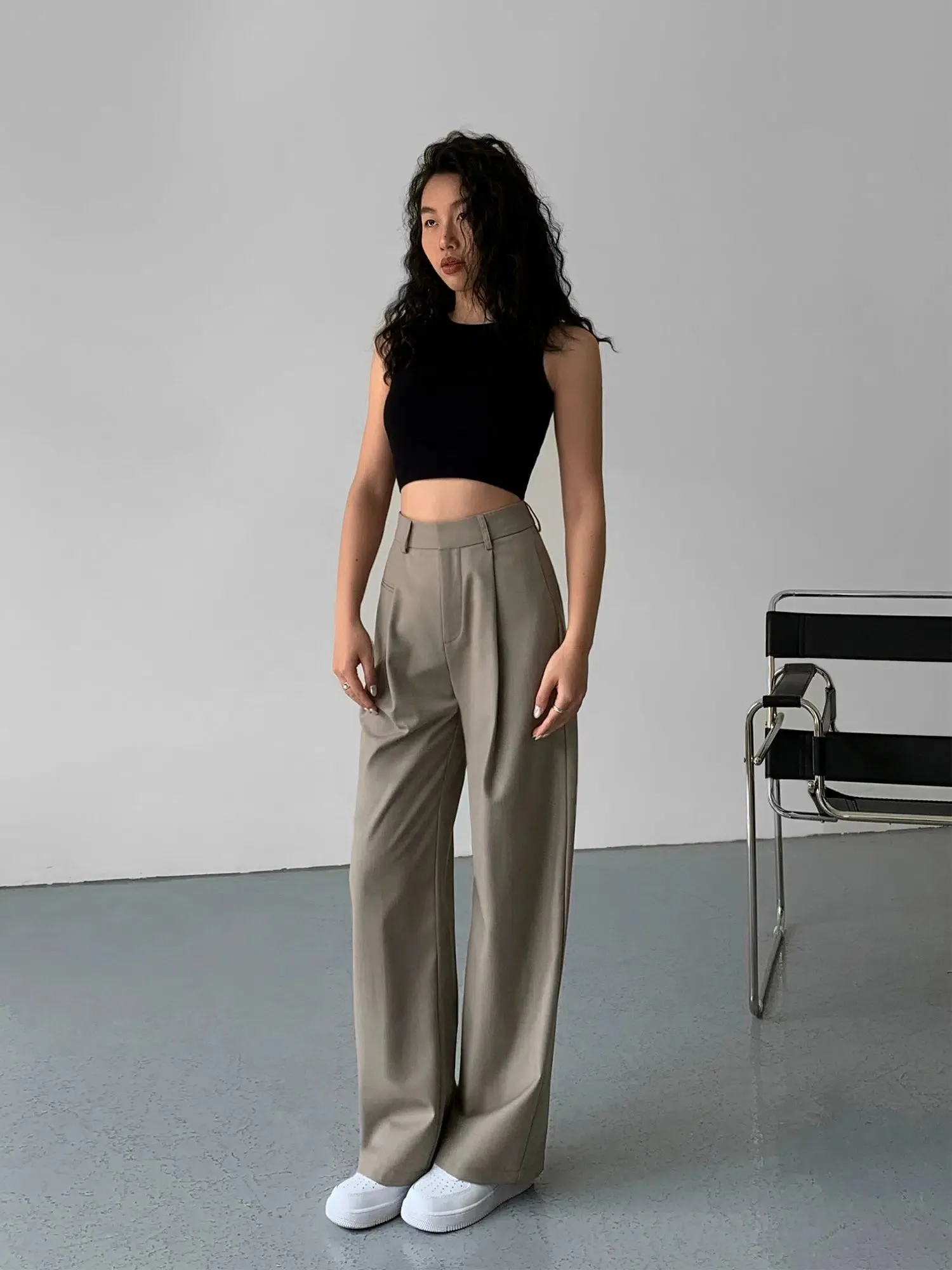 Relaxed Fit Pleated Pants