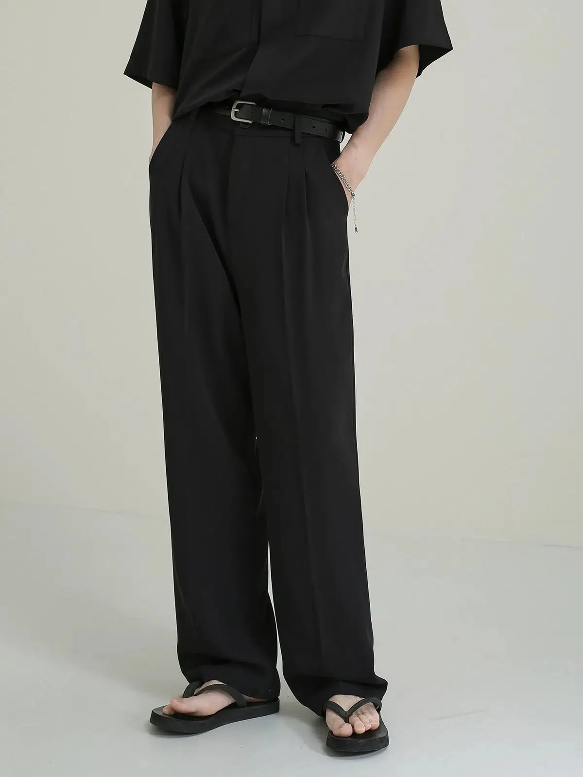 Relaxed Fit Pleated Trousers