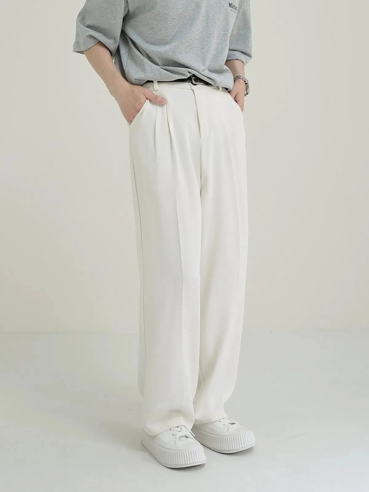 Relaxed Fit Pleated Trousers